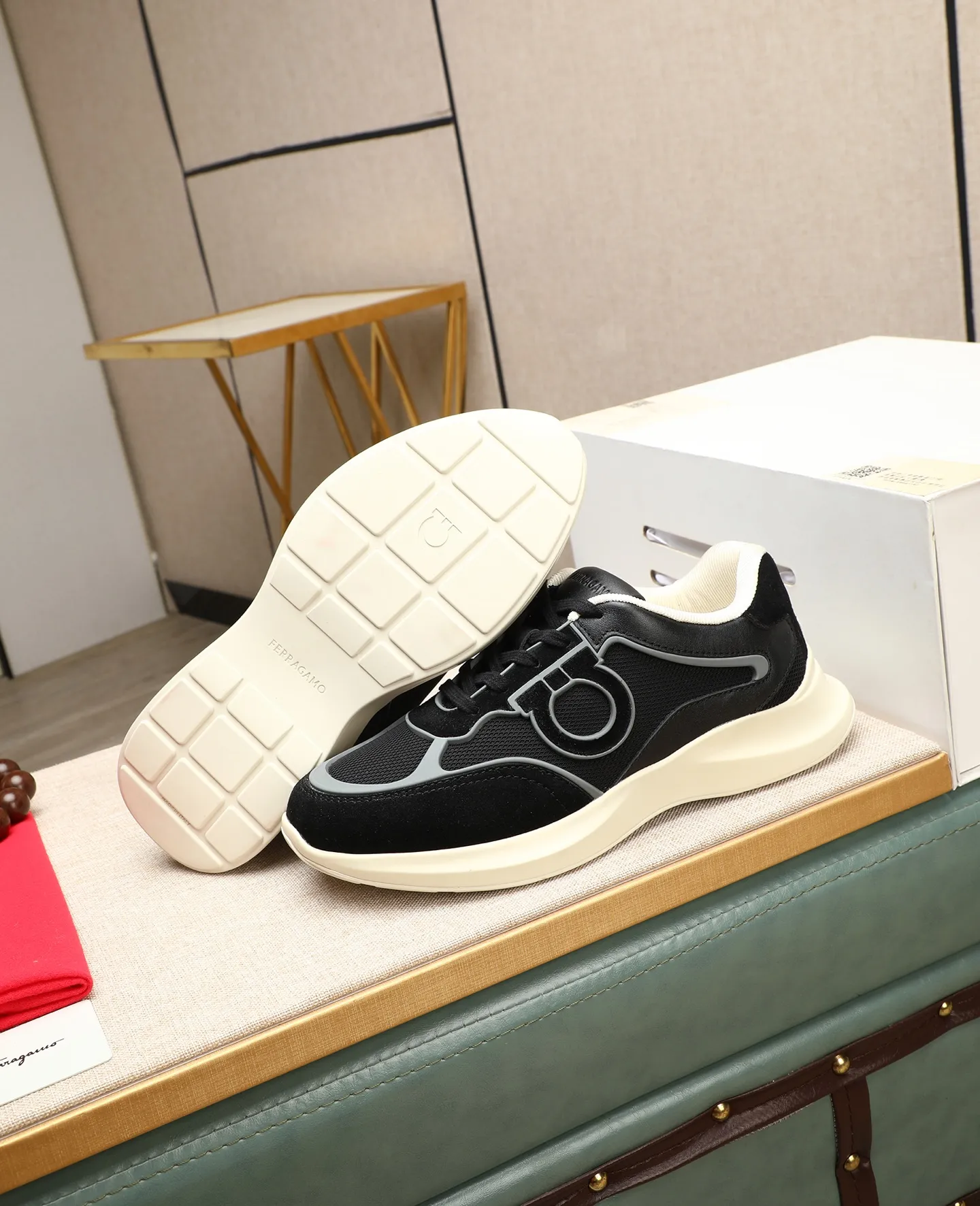 Men's shoes 💰700 📛📛 Salvatore Ferragamo is the world's top luxury footwear brand. It comes from the fashion kingdom of Italy. It is famous all over the world for its traditional handmade design and novel styles... 🚶🏻🚶🏻New suit shoes are available simultaneously at the counter. This model is purely handmade. The fabric is imported from Italy and original first-layer cowhide. Mesh + cowhide lining. Original authentic outsole🌀🌀Size: 39➖44 (38 45 customized)